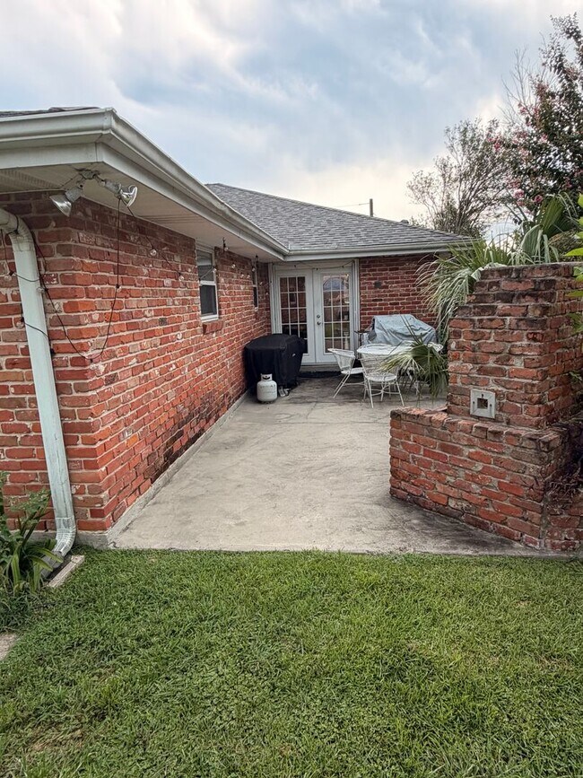 Building Photo - Spacious 3BD/2BA Single Family Home in Metairie.