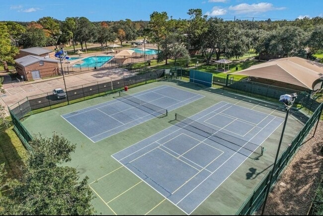 Building Photo - 5739 Henniker Dr