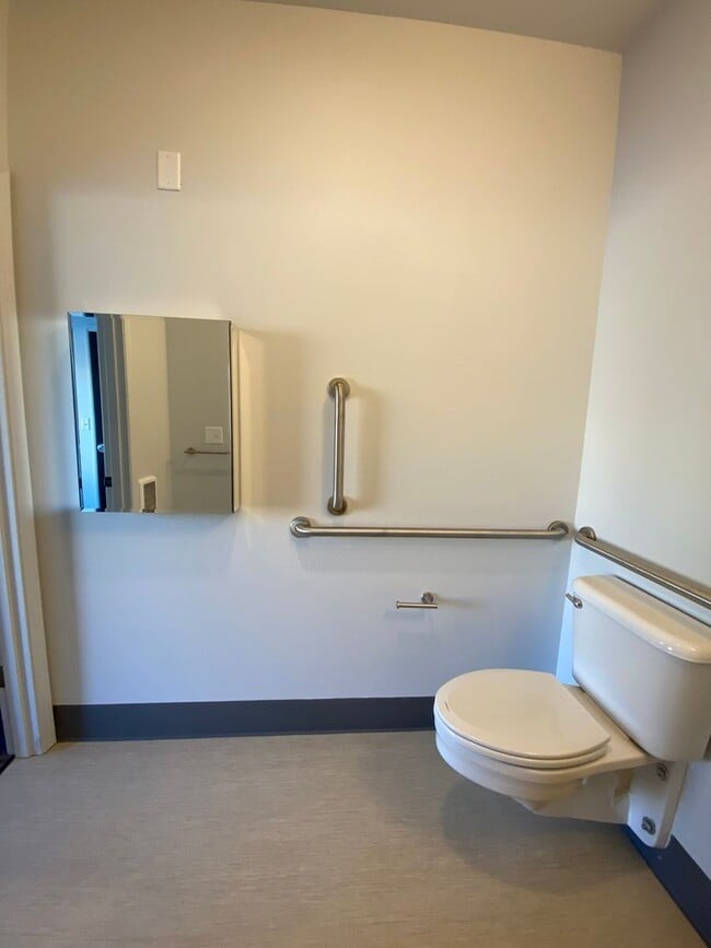 Building Photo - ADA accessible 1 bed 1 bath unit in fully renovated complex