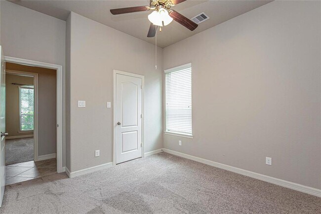 Building Photo - 2048 Brookmont Dr