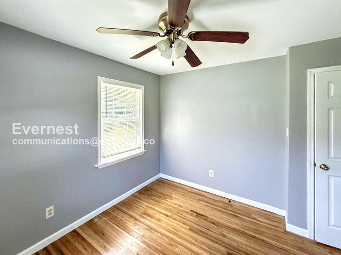 Building Photo - 2907 Lakeside Dr