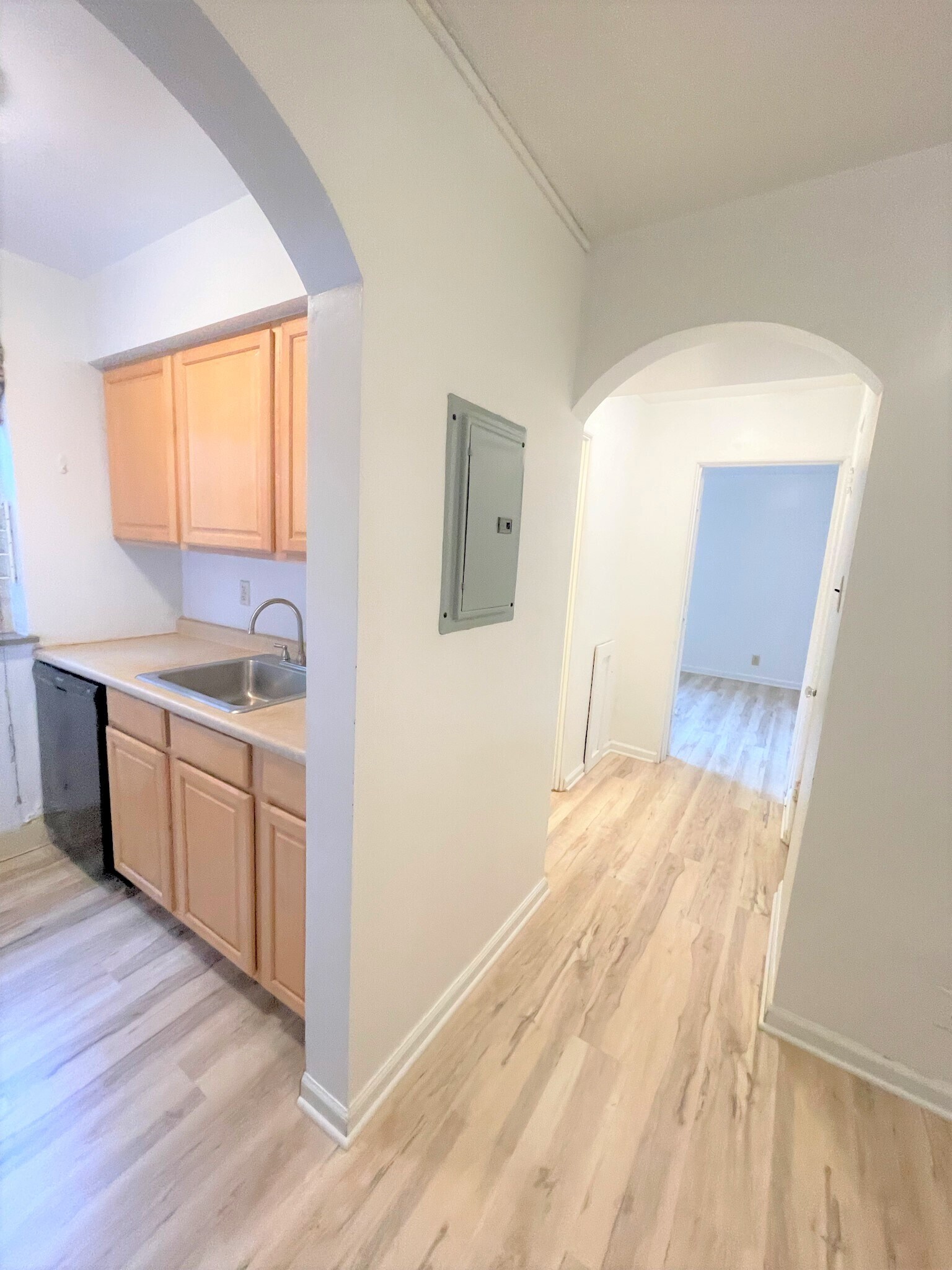 Building Photo - 5712 Phillips Ave