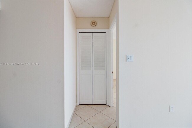 Building Photo - 18011 Biscayne Blvd