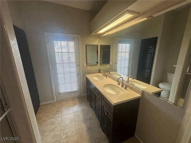 Building Photo - 5709 Palma del Sol Way