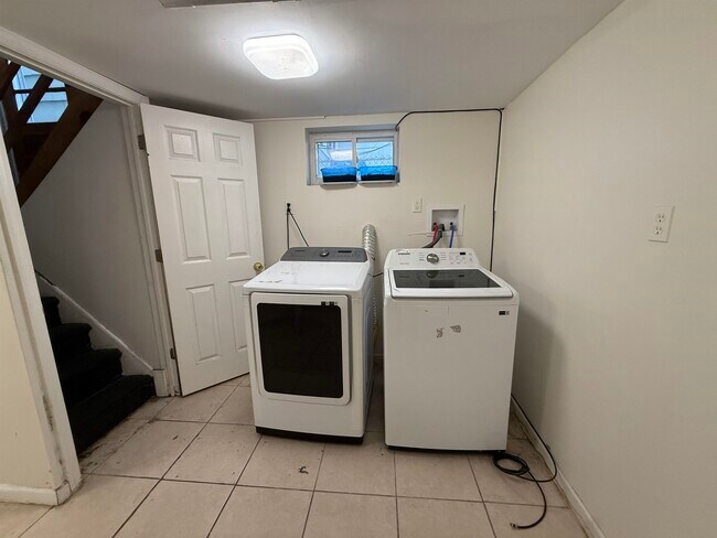 Building Photo - 36 W 9th St