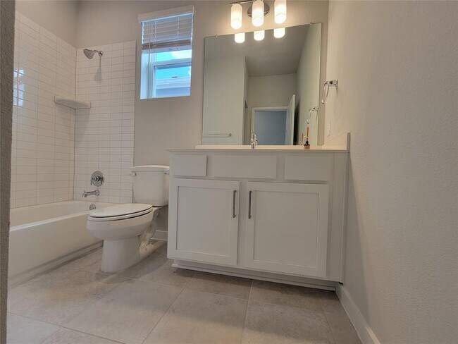 Building Photo - 1301 Showbox St