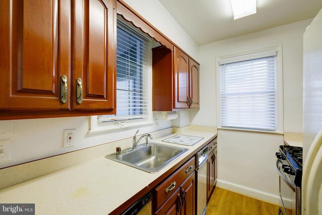 Building Photo - 5408 20th Ave