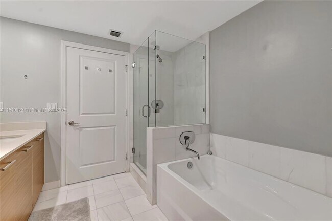 Building Photo - 480 Hibiscus St
