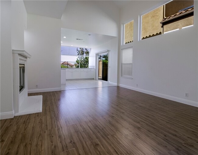 Building Photo - 25035 Eaton Ln
