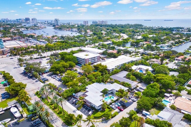 Building Photo - 2323 SE 18th St