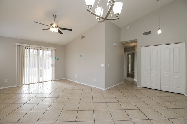 Building Photo - 30365 Maple Chase Dr