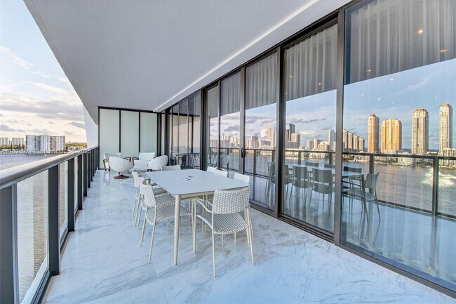 Building Photo - 5000 Island Estates Dr