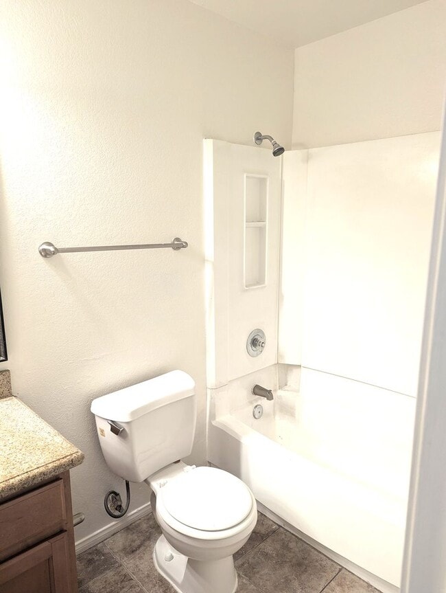 Building Photo - Very nice2 bedroom 2 bath Codo