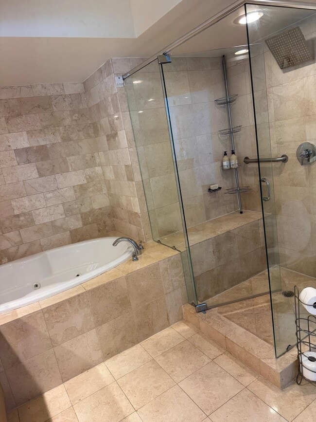 Building Photo - 1800 S Ocean Dr