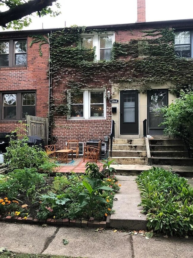 Building Photo - Cherniss Townhouses