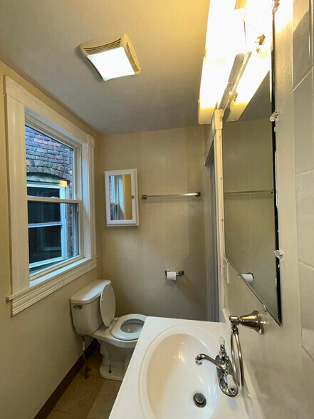 Building Photo - 39 Meyers Ct