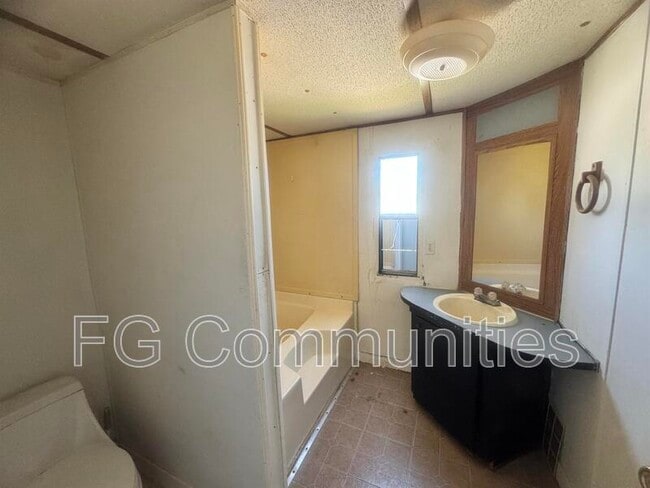 Building Photo - 121 Tinsley Heights