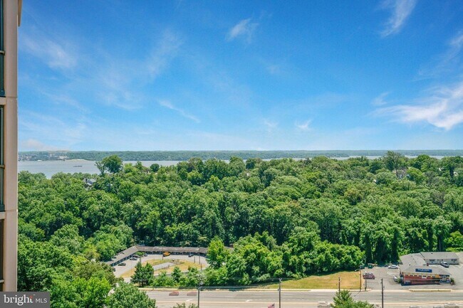 Building Photo - 5904 Mt Eagle Dr