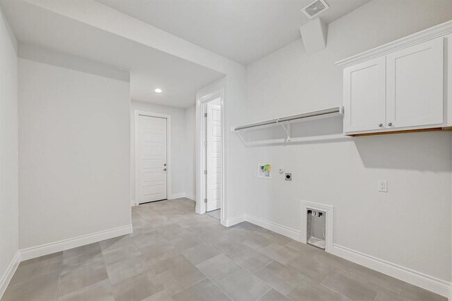 Building Photo - 4809 Serene Hills Dr
