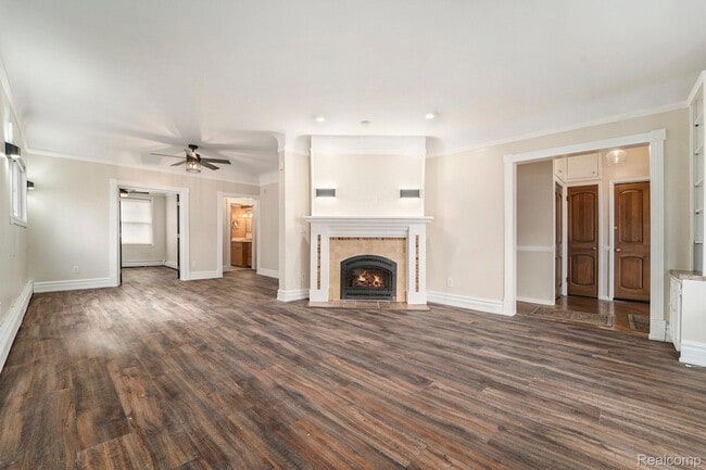 Building Photo - 2716 Van Alstyne St