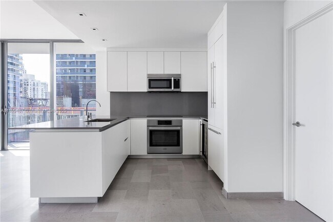 Building Photo - 88 SW 7th St