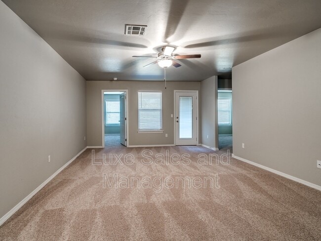Building Photo - 135 St Charles Way