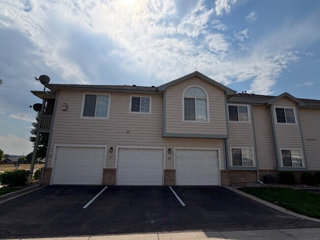 Building Photo - "Spacious 2-Bed, 2-Bath with attached garage"