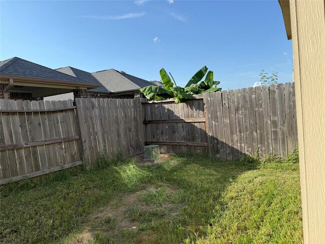 Building Photo - 235 Stoneroller Dr
