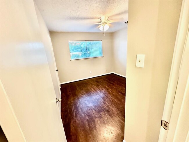 Building Photo - 7238 Woodfern Dr