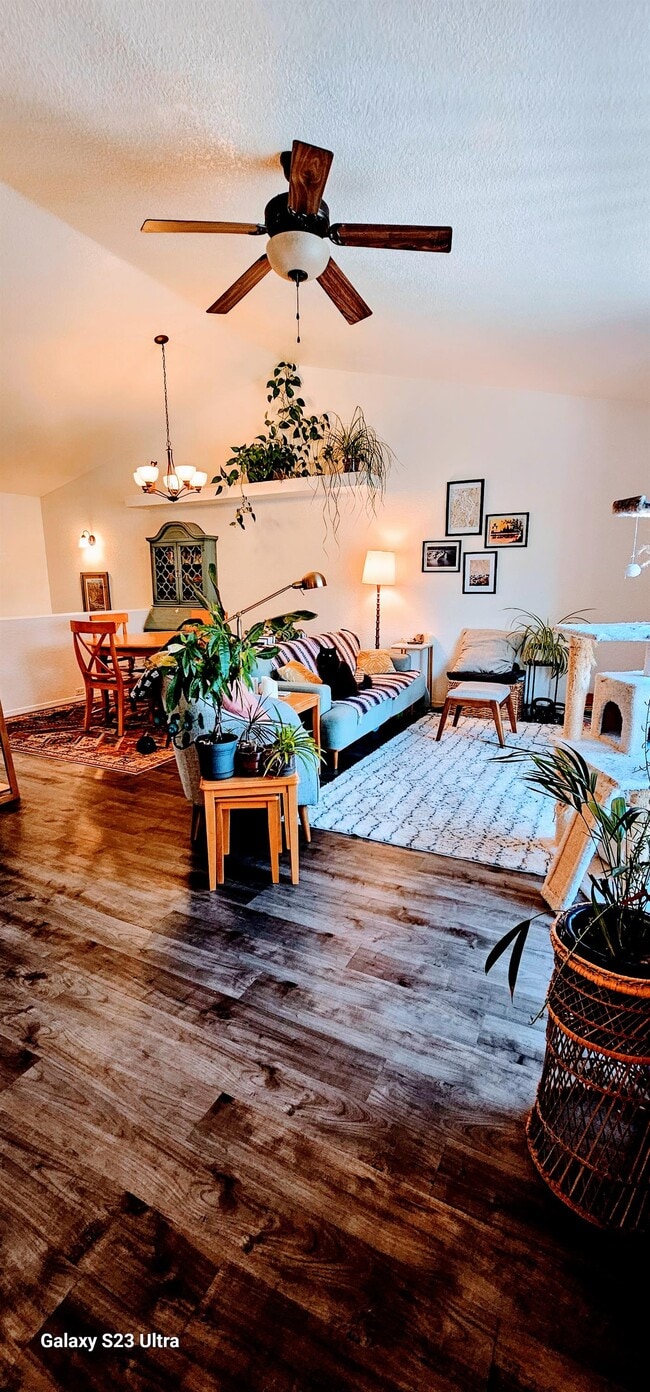 Primary Photo - 111 E Oak Ave