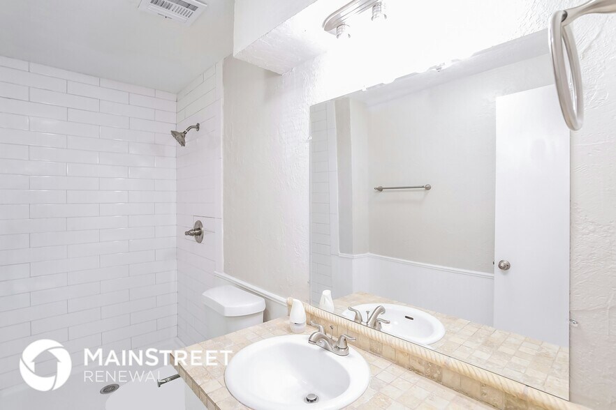 Building Photo - 445 Larkspur Ct