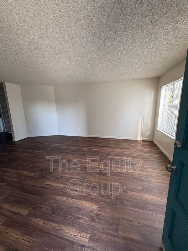 Building Photo - 310 1/2 N Park Street