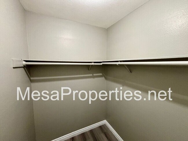 Building Photo - 1749 E Fairfield Ct