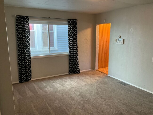 Building Photo - Charming 3-Bedroom 1 bath rental home in H...