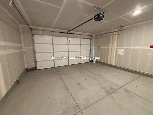 Building Photo - 925 Nelle Dr