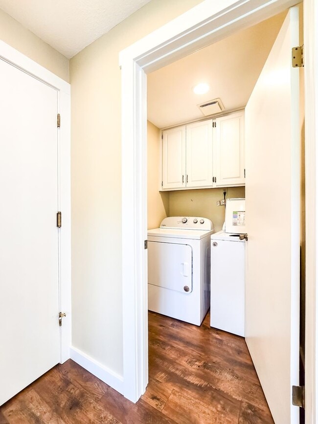 Building Photo - 3BD 2BA Rambler