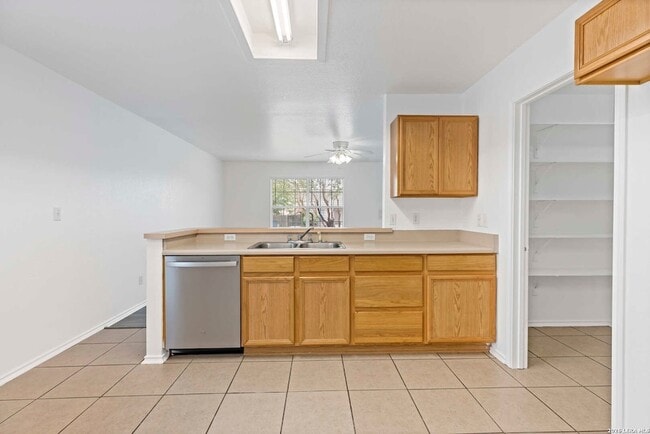 Building Photo - 3045 Pine Valley Dr