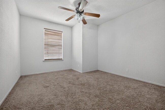 Building Photo - 2412 Kale Dr