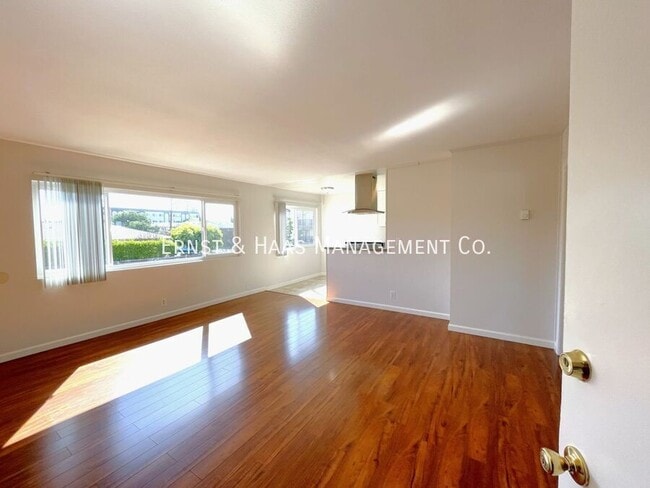 Building Photo - 3211 E Wilton St