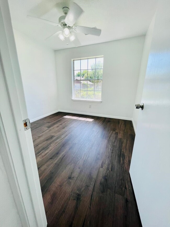 Building Photo - 17002 Summer Hollow Dr