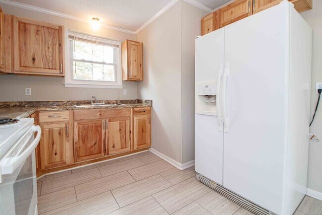 Building Photo - 808 Helton Dr