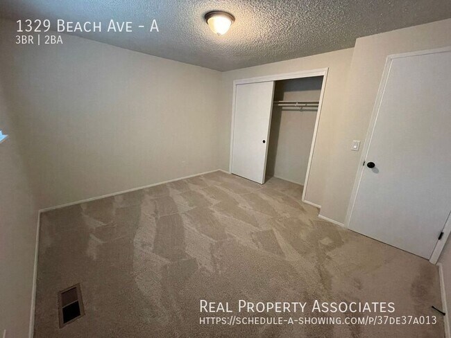 Building Photo - 1329 Beach Ave