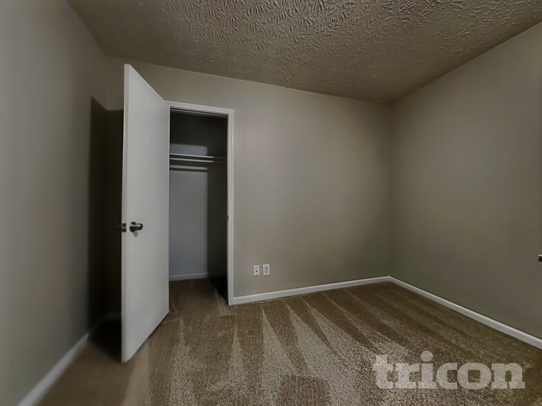 Building Photo - 3959 Grove Trail