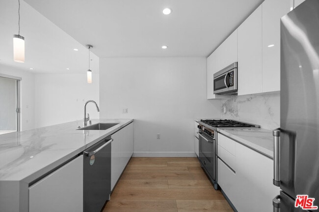 Building Photo - 957 Figueroa Terrace