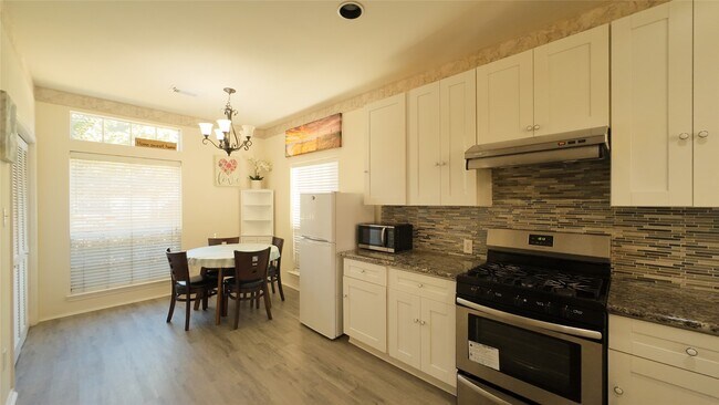 Building Photo - 4111 Creek Ridge Ln