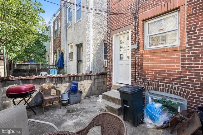 Building Photo - 1848 S 24th St