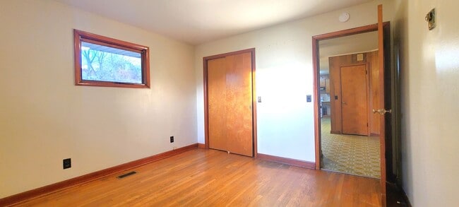 Building Photo - HALF OFF FIRST MONTH RENT! Single family brick home with full unfinished bsmt & detached garage