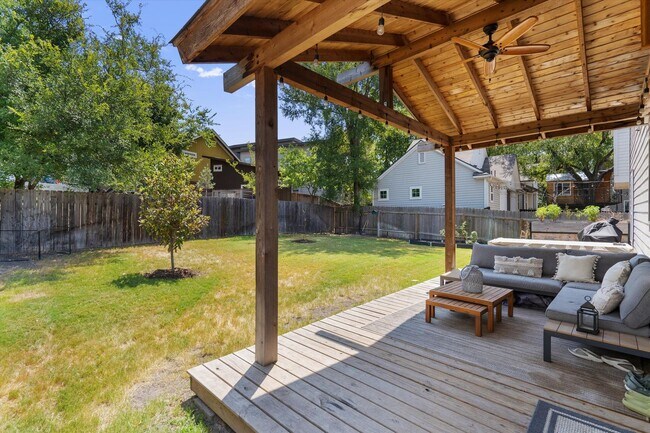 Building Photo - Spacious East Austin Home for Rent