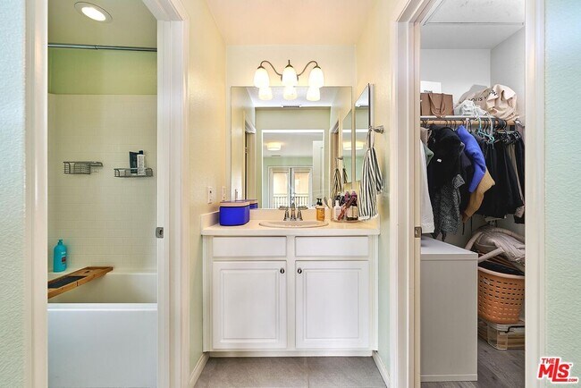 Building Photo - 11842 Nixon Ln