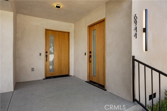 Building Photo - 6944 Amestoy Ave